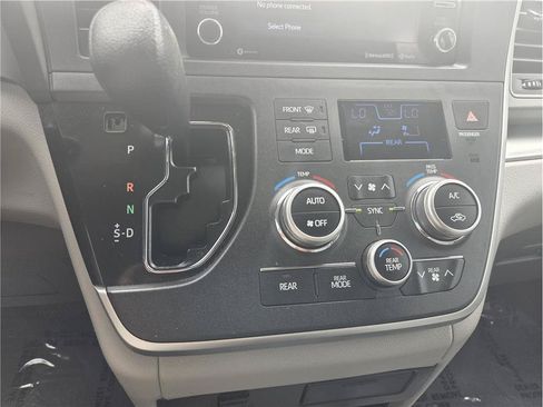Used 2020 Toyota Sienna LE FWD image 21
