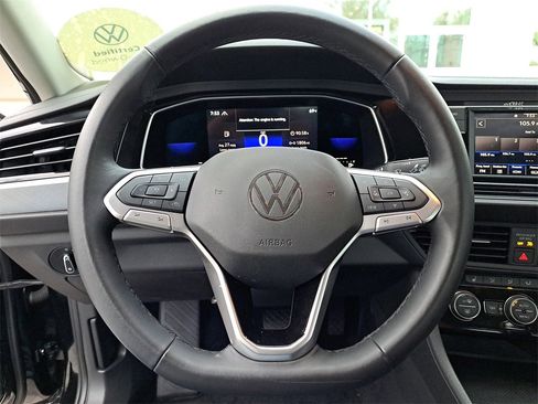 Certified 2022 Volkswagen Jetta SE image 17