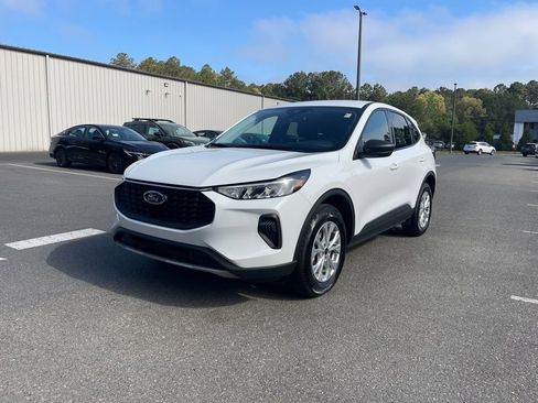 Used 2025 Ford Escape Active AWD/4WD image 2