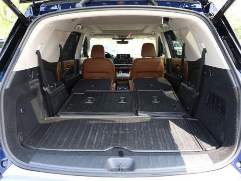 Used 2025 Nissan Pathfinder Platinum AWD/4WD image 9