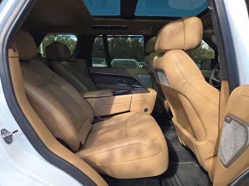 Used 2025 Land Rover Range Rover Autobiography image 10