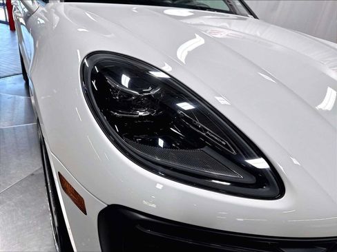 Used 2024 Porsche Macan w/ Premium Plus Package AWD/4WD image 14