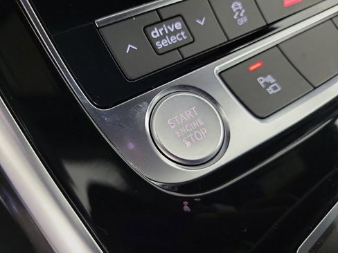 Used 2019 Audi Q8 Premium w/ Convenience Package AWD/4WD image 30