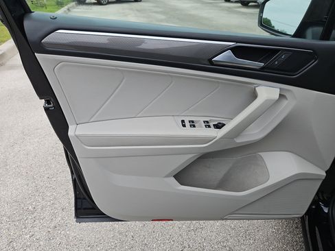 Used 2023 Volkswagen Tiguan SE R-Line image 13