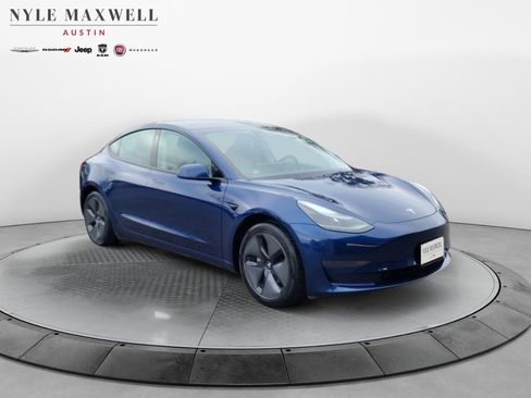 Used 2023 Tesla Model 3 Standard Range image 2