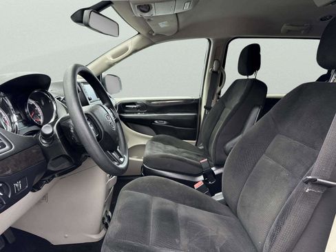 Used 2019 Dodge Grand Caravan SE w/ UConnect Hands-Free Group image 14