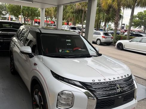 Used 2024 Mitsubishi Outlander SE FWD image 2