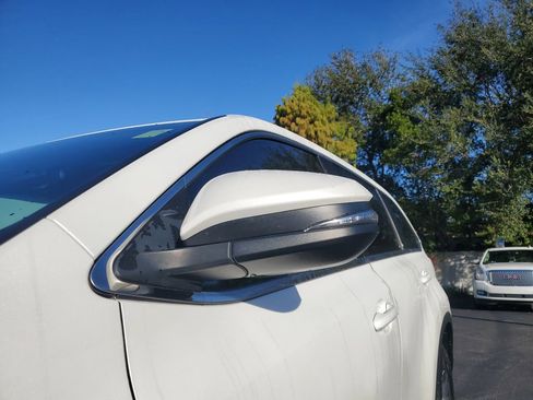 Used 2019 Toyota Highlander LE image 12