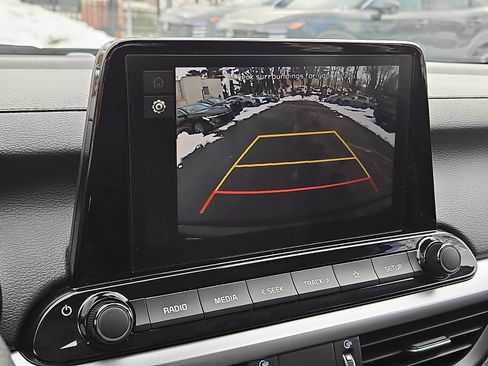 Used 2024 Kia Forte LXS w/ LXS Technology Package image 16