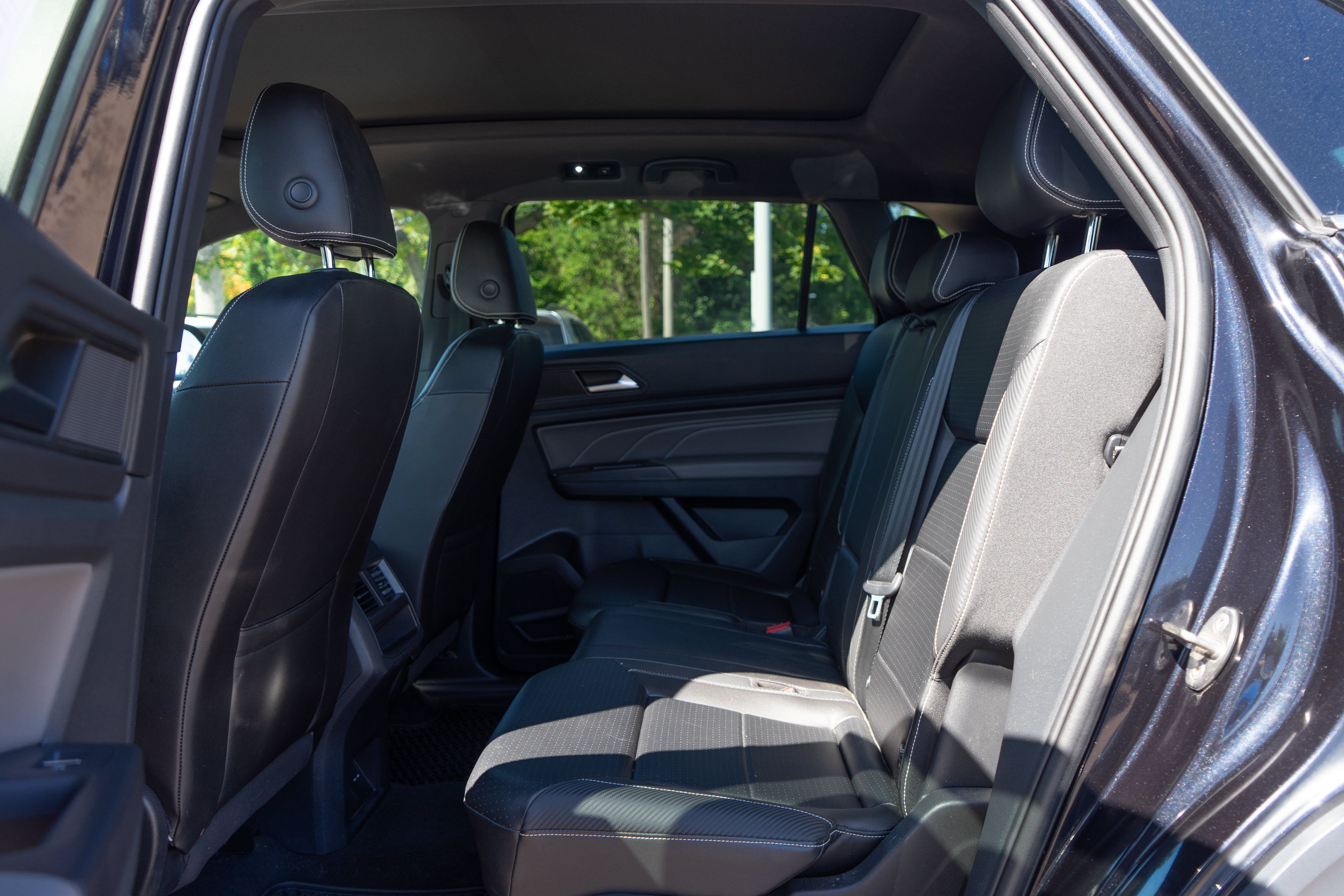 Certified 2023 Volkswagen Atlas Cross Sport SE w/ Panoramic Sunroof Package AWD/4WD image 15