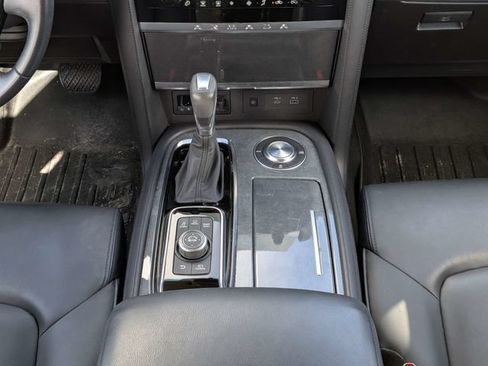 Used 2022 Nissan Armada SV w/ SV Appearance Package RWD image 18