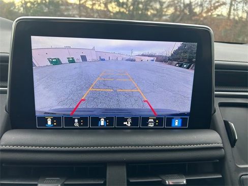 Used 2021 Chevrolet Tahoe Premier w/ Premium Package image 18