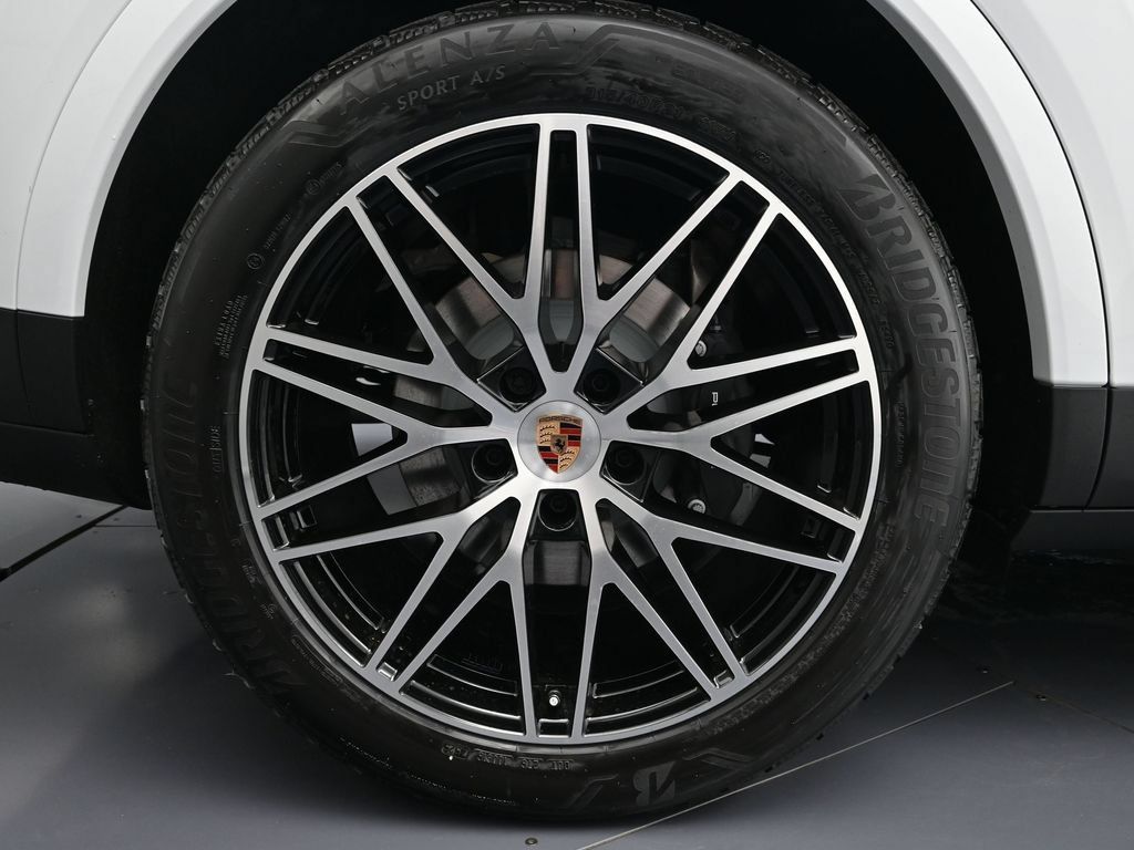 Certified 2026 Porsche Cayenne AWD/4WD image 26