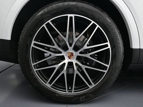 Certified 2026 Porsche Cayenne AWD/4WD image 26