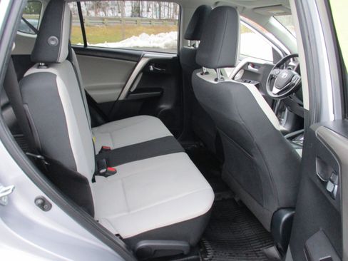 Used 2018 Toyota RAV4 XLE image 15