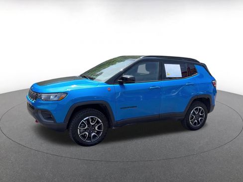 Used 2025 Jeep Compass Trailhawk AWD/4WD image 8