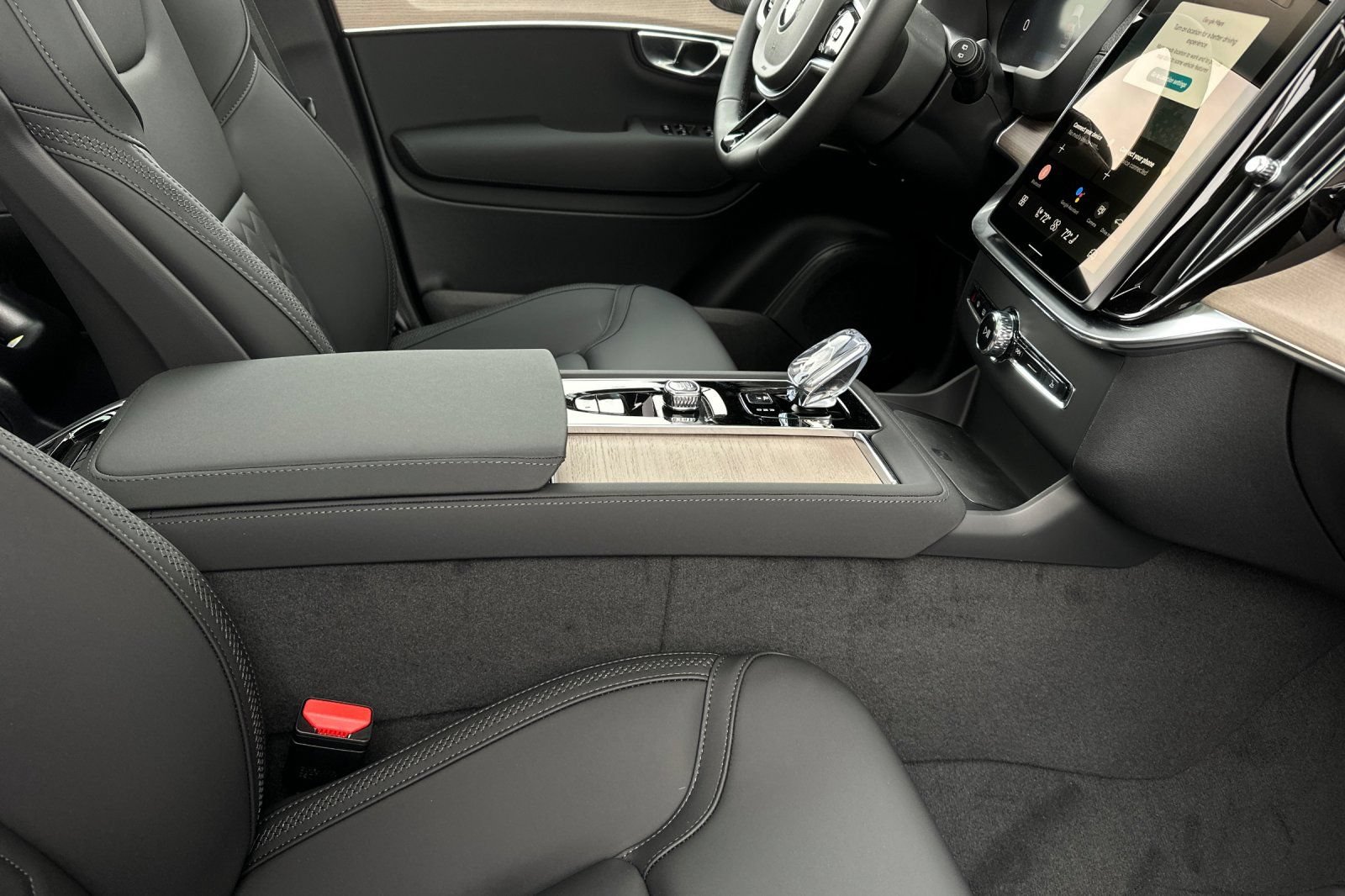 New 2025 Volvo XC90 T8 Plus w/ Protection Package Premier AWD/4WD image 17
