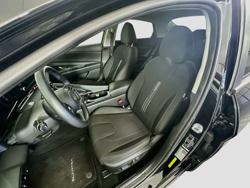 Used 2022 Hyundai Elantra SEL w/ Convenience + Premium Package FWD image 13
