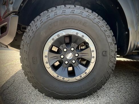 Used 2017 Ford F150 Raptor w/ Equipment Group 802A Luxury AWD/4WD image 40