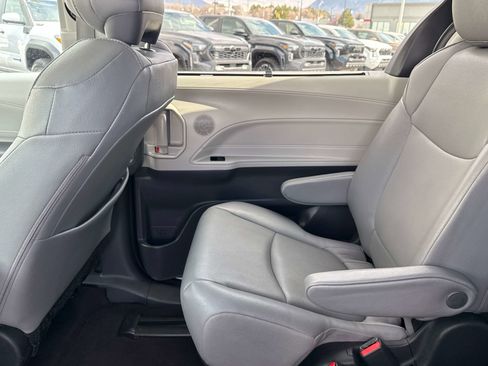 Used 2024 Toyota Sienna XLE image 16
