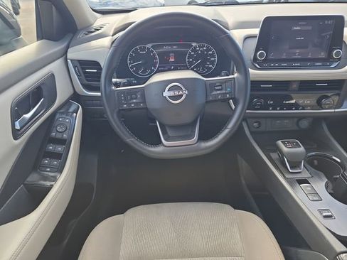 Certified 2025 Nissan Rogue SV FWD image 14