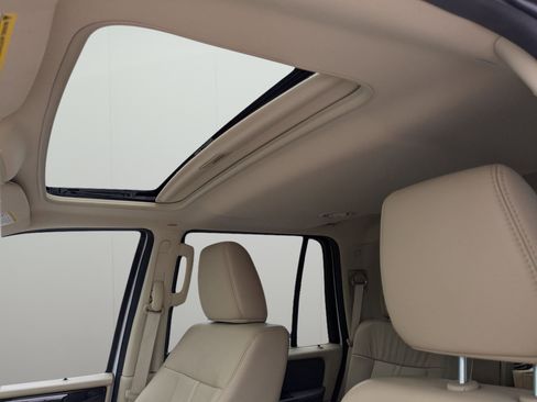 Used 2017 Lincoln Navigator Reserve RWD image 13