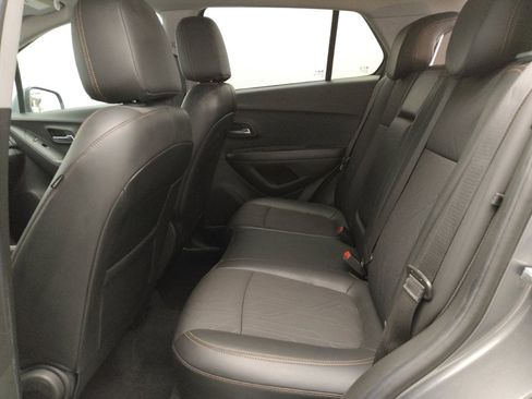 Used 2019 Chevrolet Trax LT w/ LT Convenience Package image 18