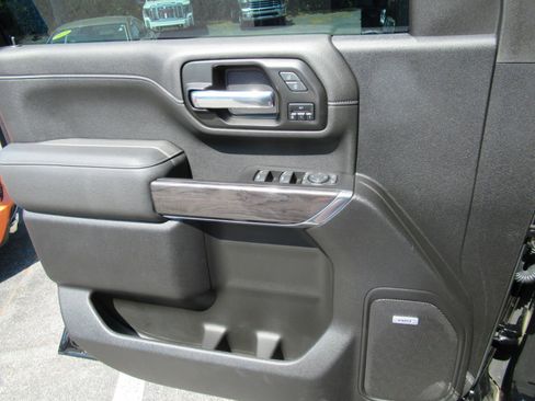 Used 2022 Chevrolet Silverado 2500 LTZ w/ LTZ Plus Package image 17