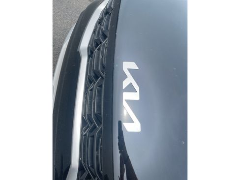Used 2025 Kia Sorento LX FWD image 18