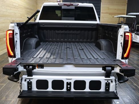 Used 2024 GMC Sierra 2500 Denali w/ Denali Reserve Package image 40
