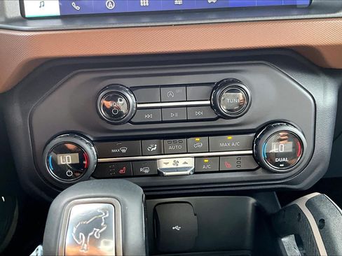 Used 2024 Ford Bronco Outer Banks AWD/4WD image 34