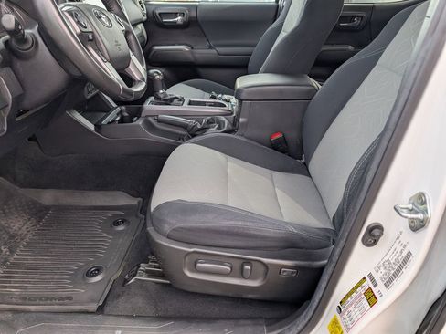 Used 2021 Toyota Tacoma TRD Off-Road image 11