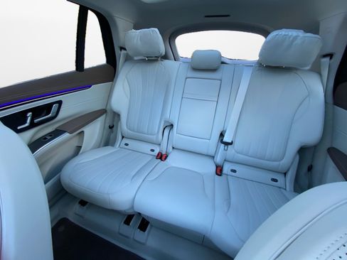 Used 2023 Mercedes-Benz EQS 580 4MATIC image 12