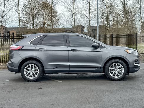Used 2023 Ford Edge SEL image 2