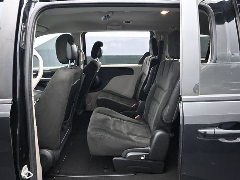 Used 2016 Dodge Grand Caravan SXT FWD image 24