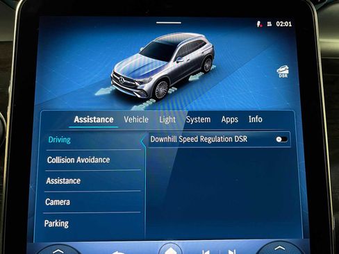 Used 2025 Mercedes-Benz GLC 300 4MATIC image 33