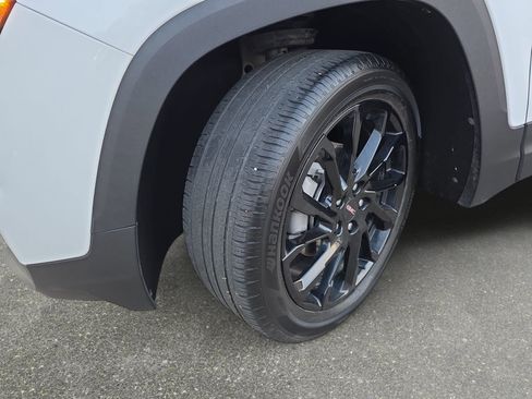 Used 2024 GMC Terrain SLE w/ Driver Convenience Package image 29