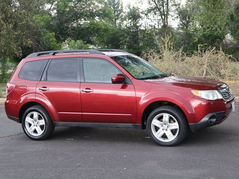 Used 2010 Subaru Forester 2.5X Limited w/ Popular Equipment Group 4B AWD/4WD image 2