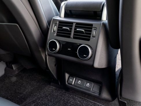 Used 2025 Land Rover Discovery Dynamic SE image 26