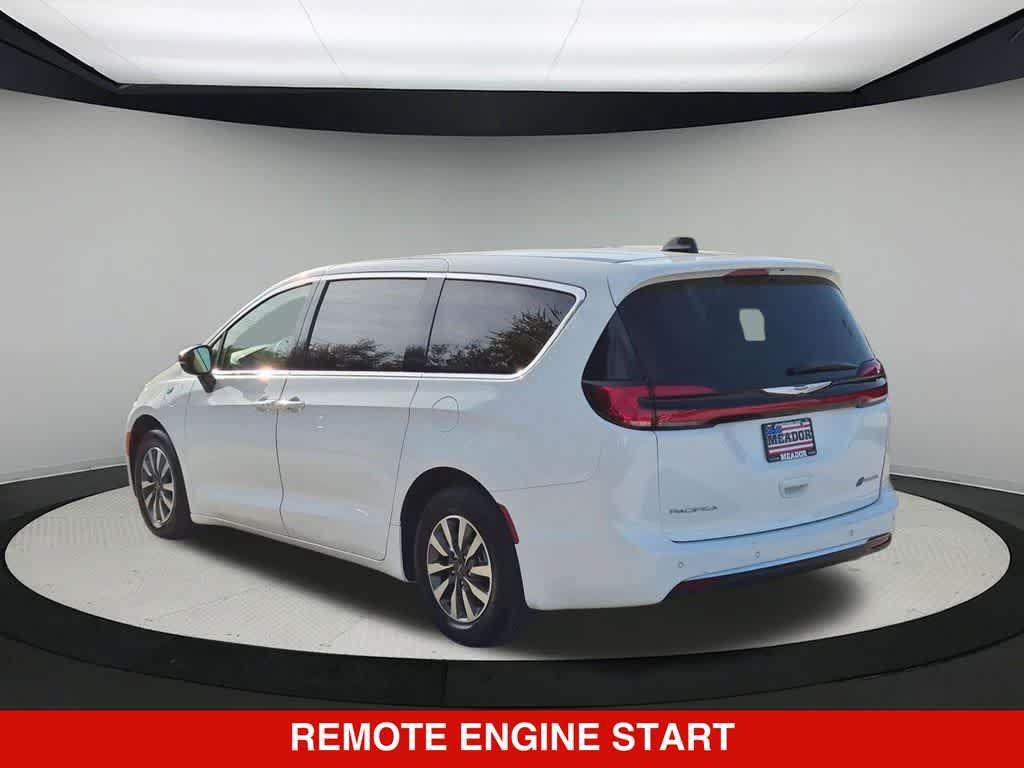 Used 2024 Chrysler Pacifica Limited FWD image 4
