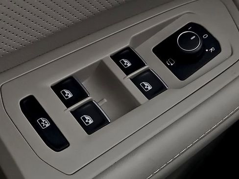 Used 2024 Volkswagen Atlas SEL Premium R-Line image 28