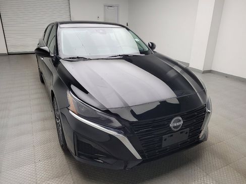 Used 2023 Nissan Altima 2.5 SV FWD image 14