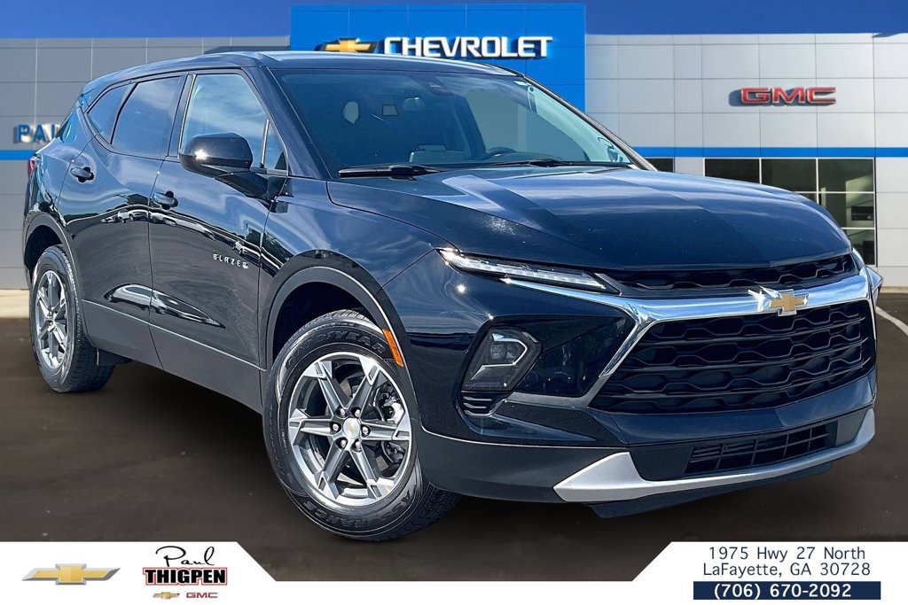 Used 2025 Chevrolet Blazer LT FWD image 1