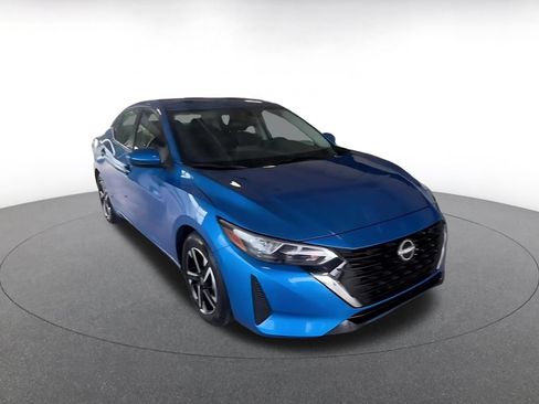 Used 2025 Nissan Sentra SV FWD image 3