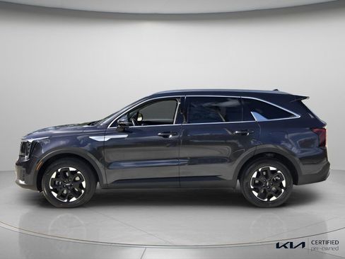 Certified 2025 Kia Sorento S w/ Panoramic Sunroof Package FWD image 3