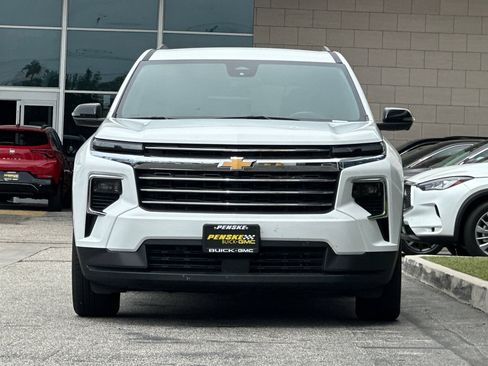 Used 2024 Chevrolet Traverse LT FWD image 9