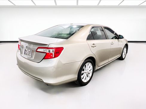 Used 2014 Toyota Camry XLE w/ Leather Package image 4