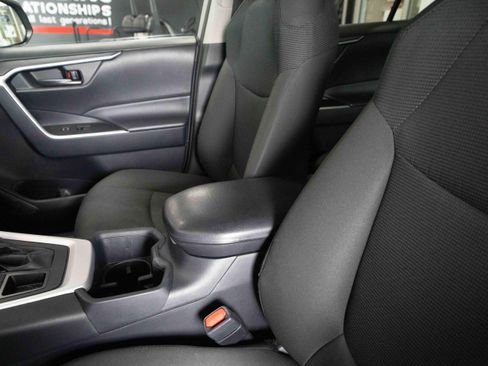 Used 2024 Toyota RAV4 LE AWD/4WD image 10