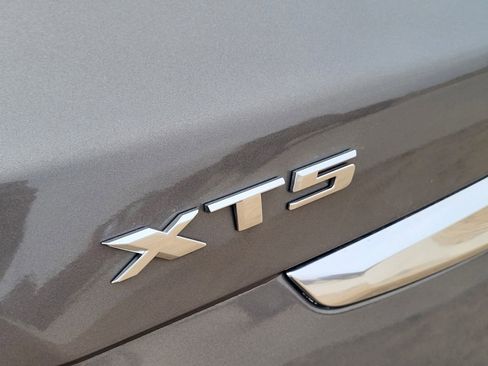 Used 2018 Cadillac XT5 Platinum w/ Driver Assist Package image 8