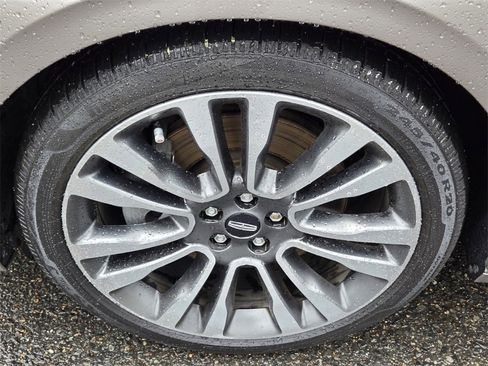 Used 2019 Lincoln Continental Reserve image 9